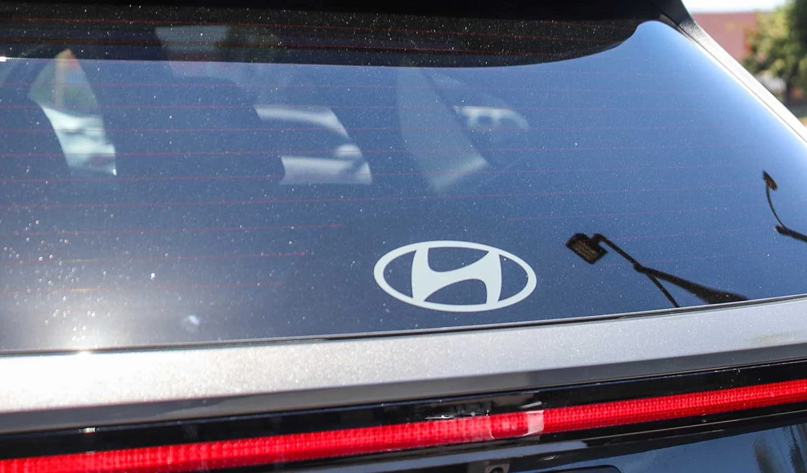 Hyundai Tucson SEL Premium FWD 2026 — side view