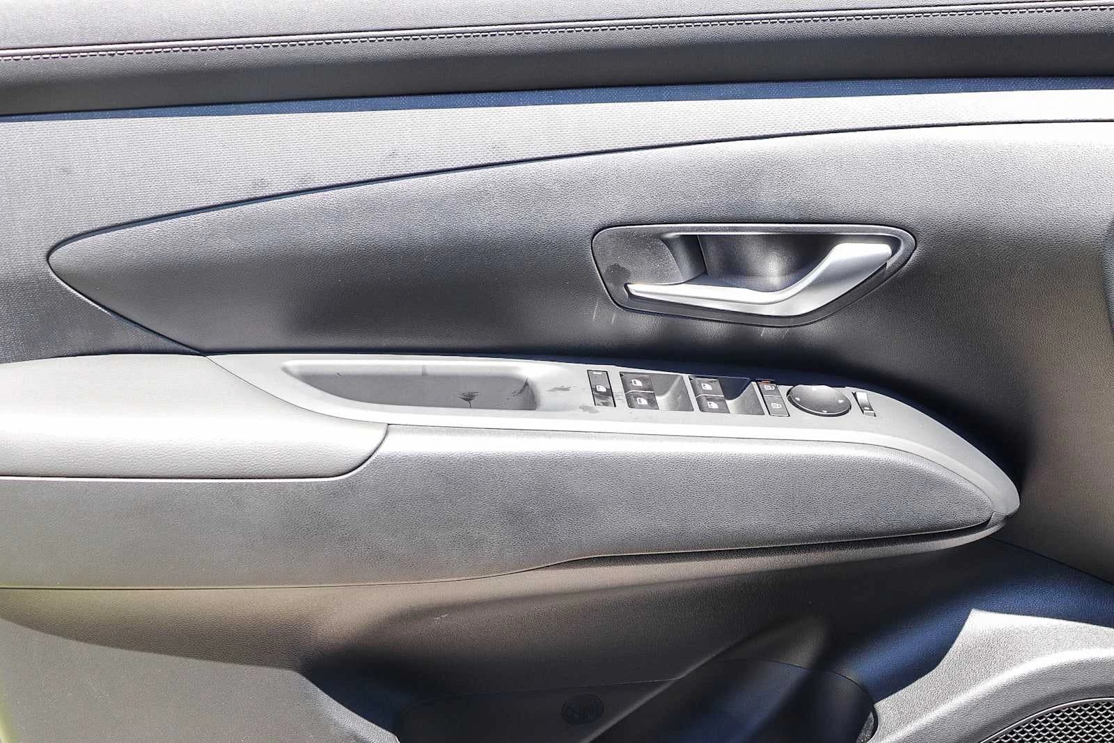 Hyundai Tucson SEL Premium FWD 2026 — side view
