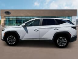 Hyundai Tucson SEL Premium AWD 2026 — side view