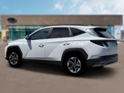 Hyundai Tucson SEL Premium AWD 2026 — side view