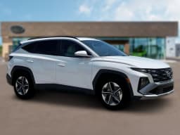 Hyundai Tucson SEL Premium AWD 2026 — side view