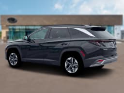 Hyundai Tucson SEL Premium AWD 2026 — side view