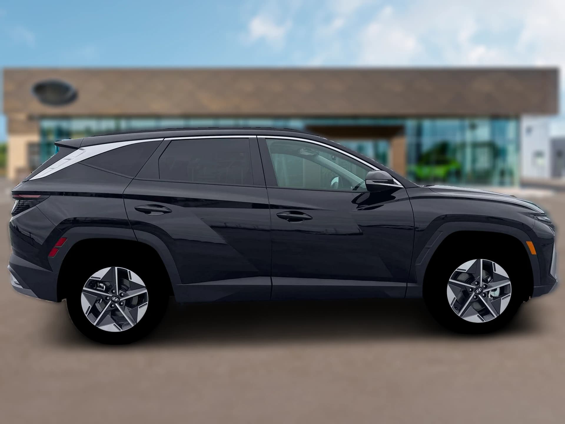 Hyundai Tucson SEL Premium AWD 2026 — side view