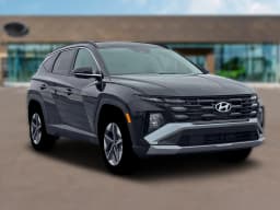 Hyundai Tucson SEL Premium AWD 2026 — side view