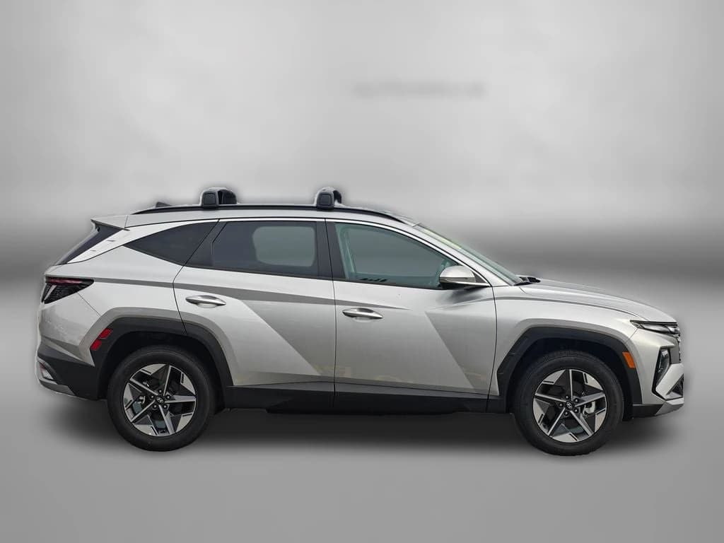 Hyundai Tucson SEL Premium AWD 2026 — side view
