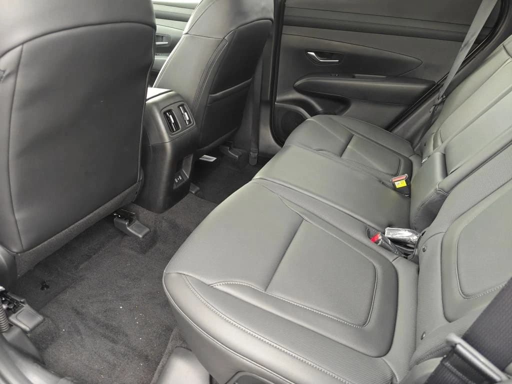 Hyundai Tucson SEL Premium AWD 2026 — side view