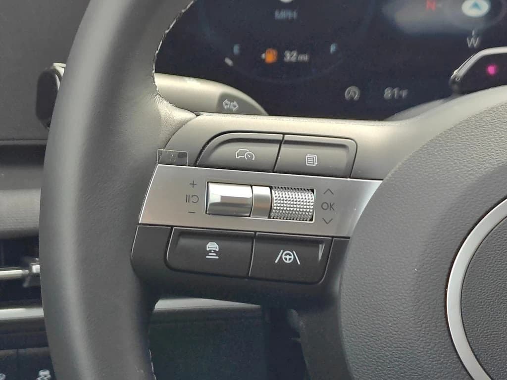 Hyundai Tucson SEL Premium AWD 2026 — side view