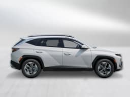 Hyundai Tucson SEL Premium AWD 2026 — side view