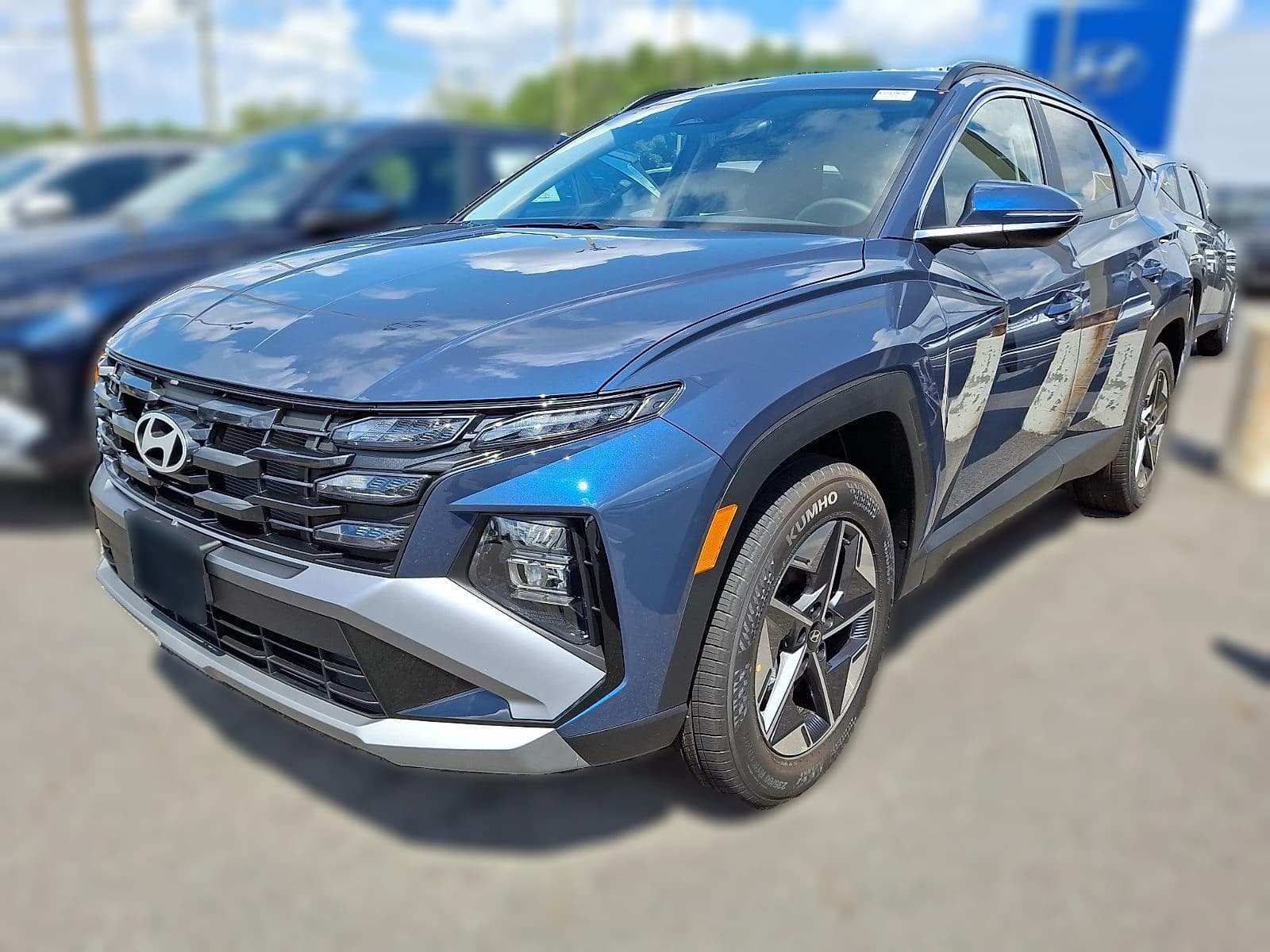 Hyundai Tucson SEL Premium AWD 2026 — side view