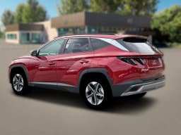 Hyundai Tucson SEL Premium AWD 2026 — side view