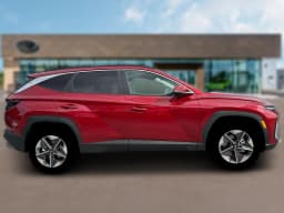 Hyundai Tucson SEL Premium AWD 2026 — side view