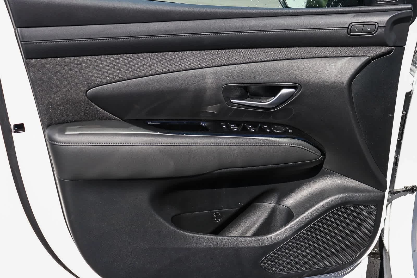 Hyundai Tucson Limited FWD 2026 — side view