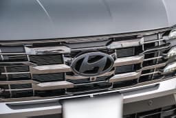 Hyundai Tucson Limited FWD 2025 — side view