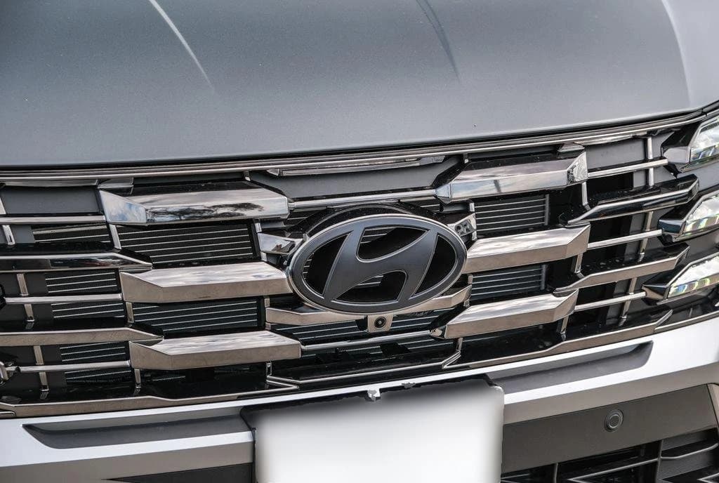 Hyundai Tucson Limited FWD 2025 — side view