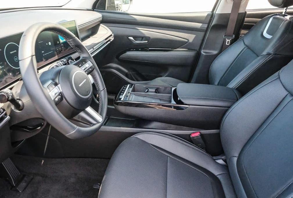 Hyundai Tucson Limited FWD 2025 — side view