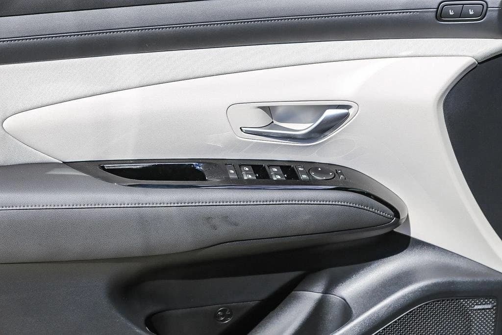 Hyundai Tucson Limited FWD 2026 — side view