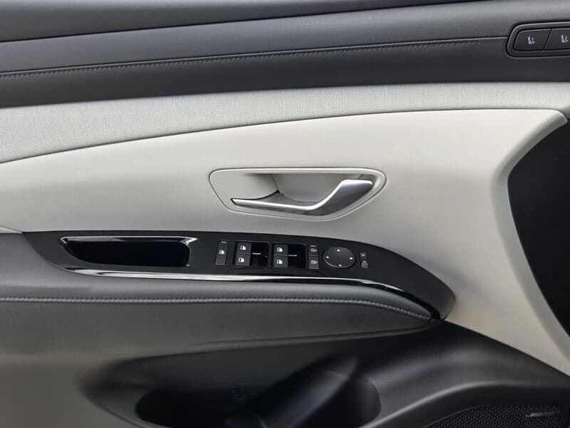 Hyundai Tucson Limited FWD 2026 — side view