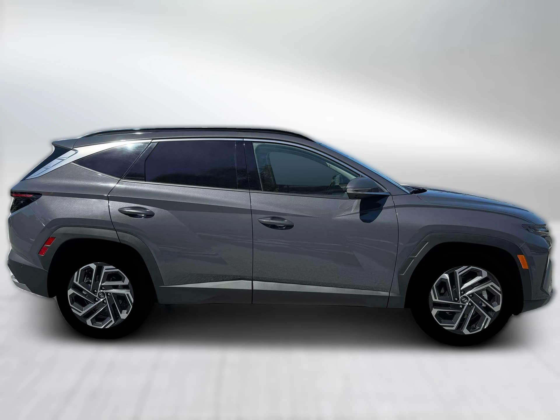 Hyundai Tucson Limited AWD 2026 — side view