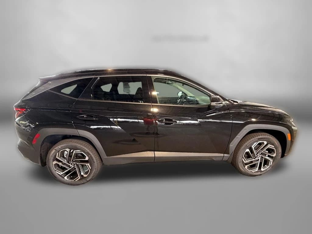 Hyundai Tucson Limited AWD 2026 — side view