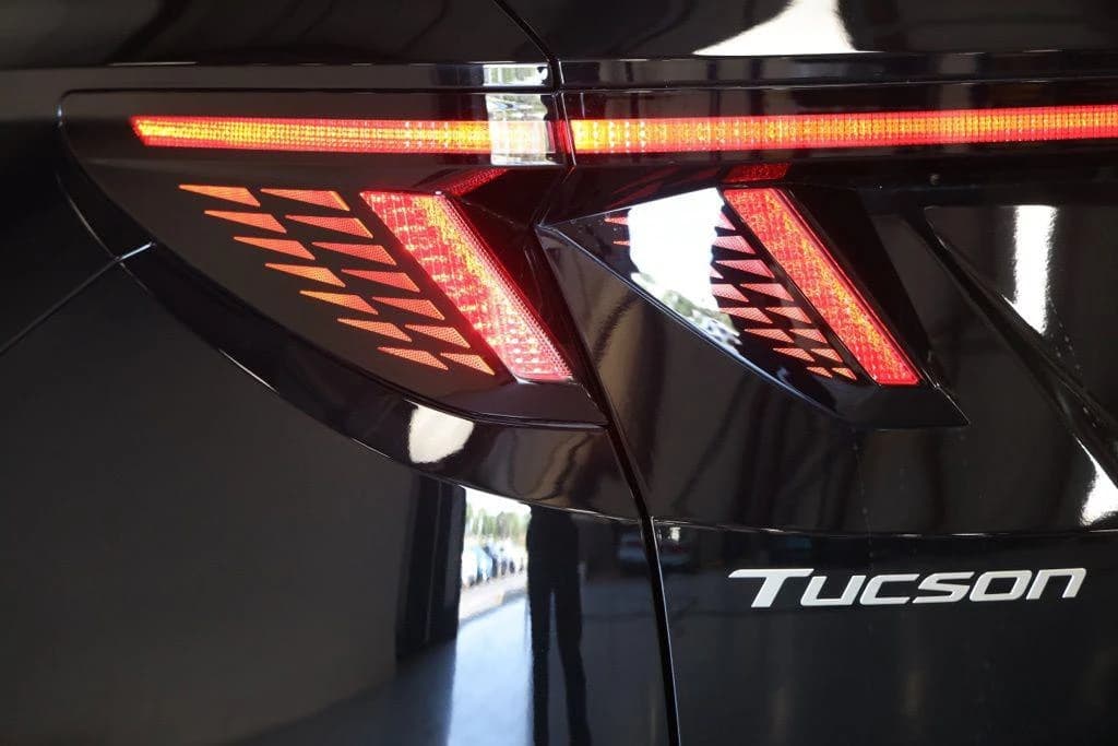 Hyundai Tucson Limited AWD 2026 — side view