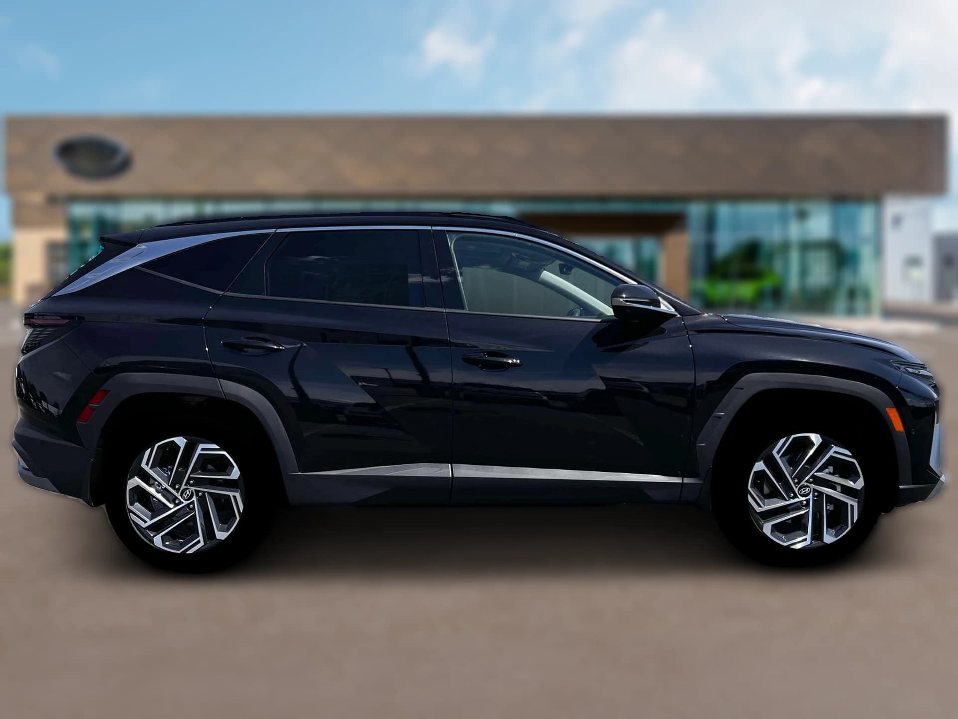 Hyundai Tucson Limited AWD 2026 — side view