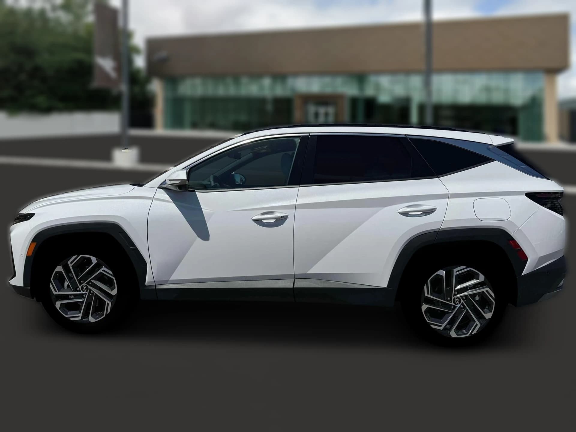Hyundai Tucson Limited AWD 2026 — side view
