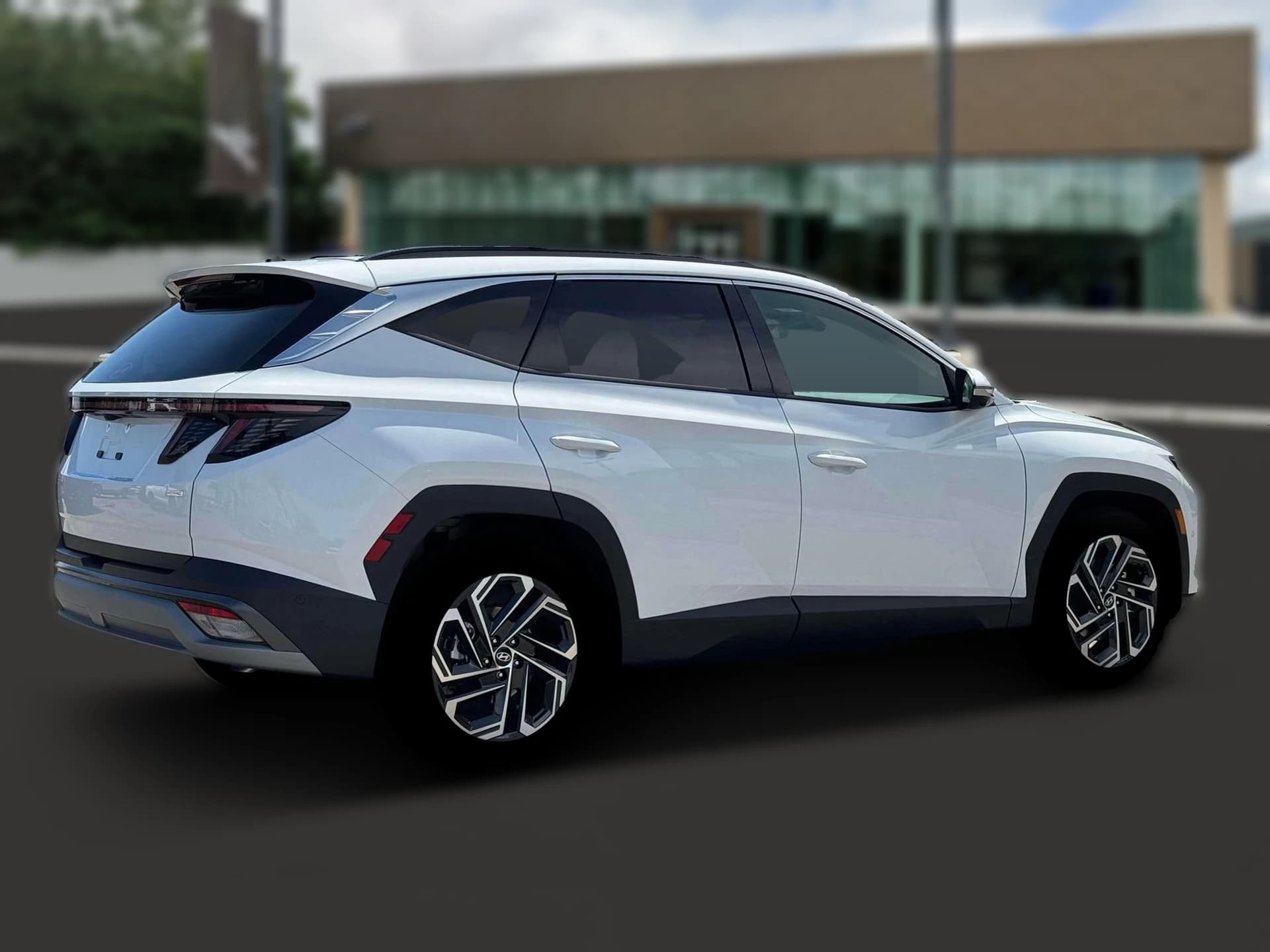 Hyundai Tucson Limited AWD 2026 — side view