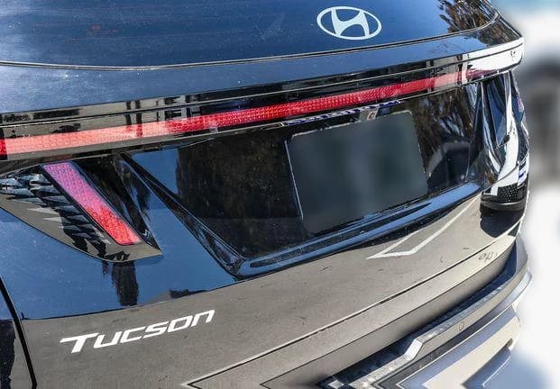 Hyundai Tucson Limited AWD 2026 — side view