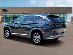 Hyundai Tucson Limited AWD 2026 — side view
