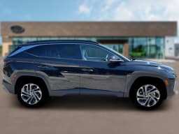 Hyundai Tucson Limited AWD 2026 — side view