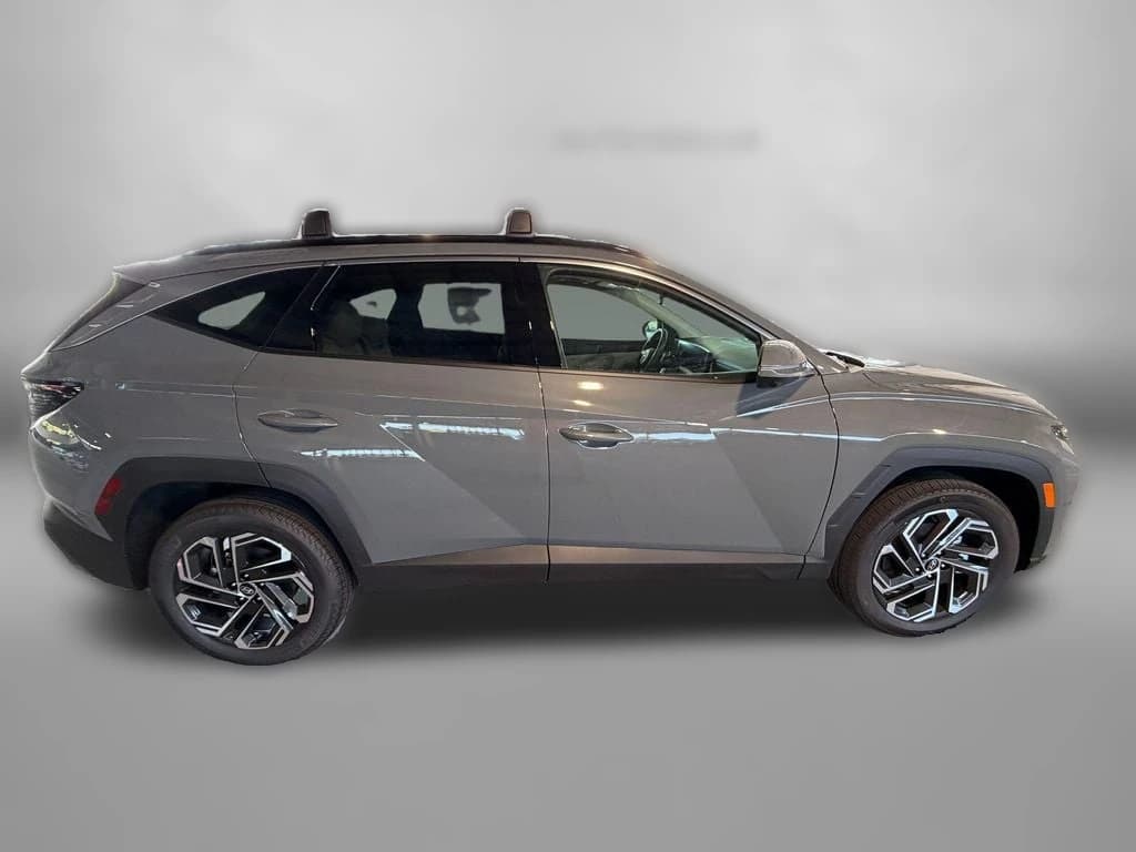 Hyundai Tucson Limited AWD 2026 — side view