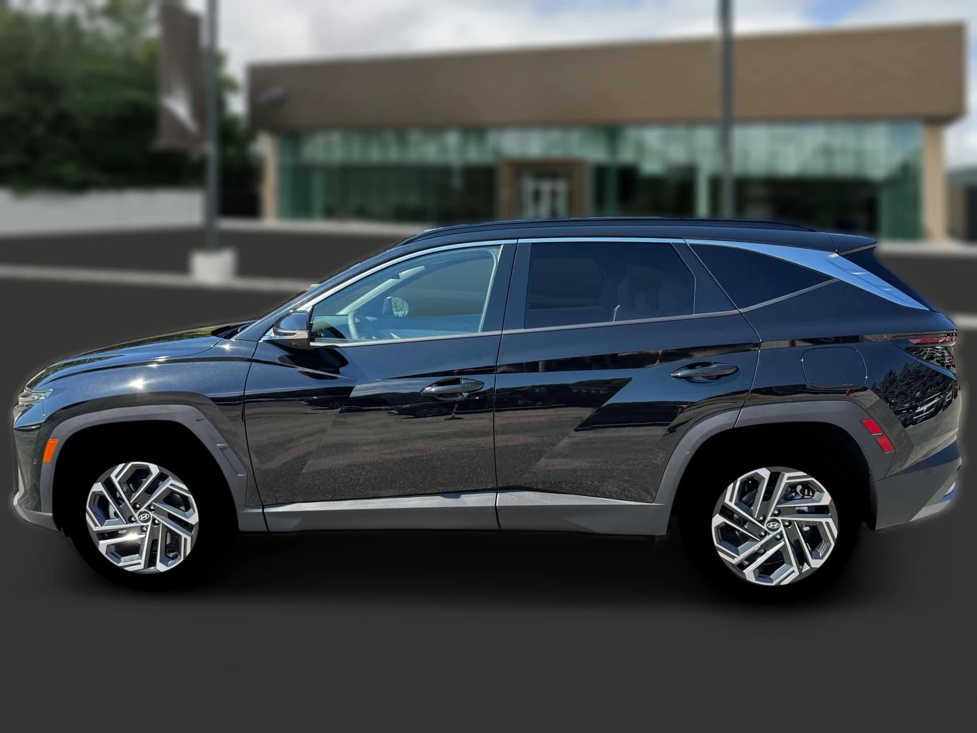 Hyundai Tucson Limited AWD 2026 — side view