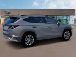 Hyundai Tucson Limited AWD 2026 — side view