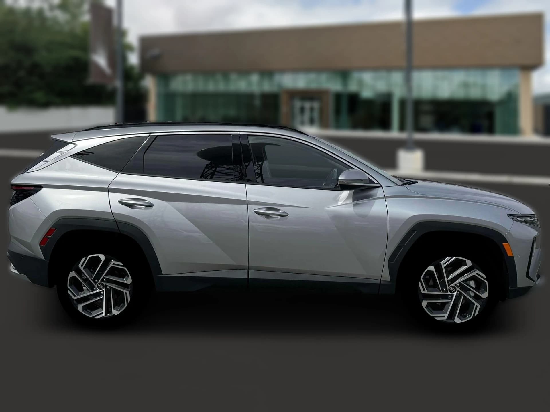 Hyundai Tucson Limited AWD 2026 — side view
