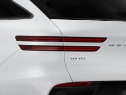 Genesis GV70 2.5T AWD 2026 — side view
