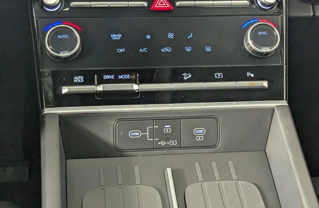 Hyundai Santa Fe Hybrid SE FWD 2026 — side view
