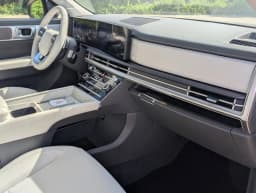 Hyundai Santa Fe SE FWD 2026 — side view