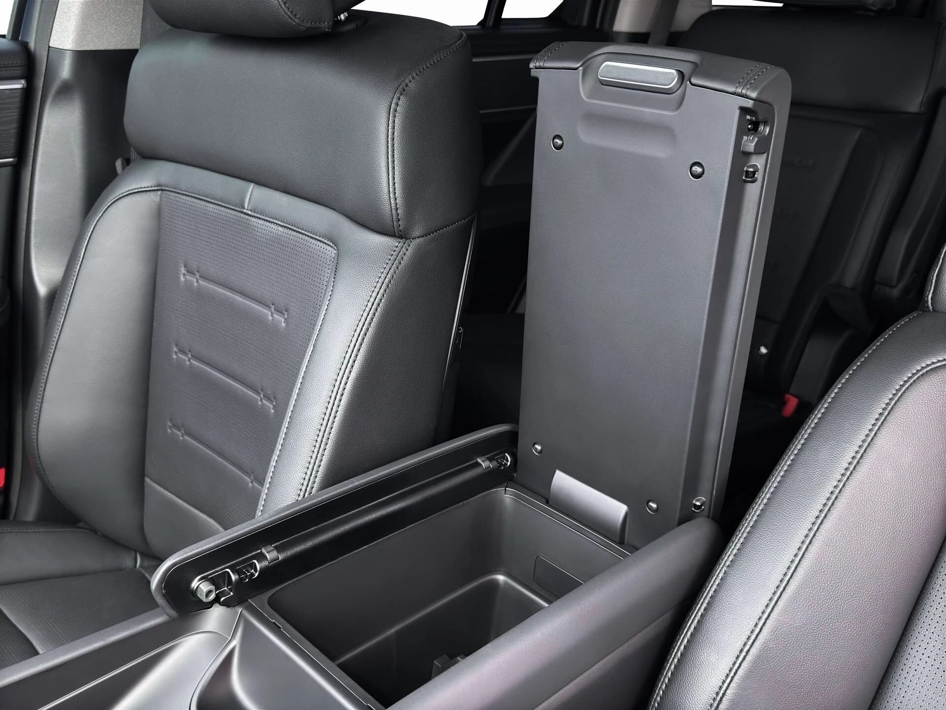 Hyundai Santa Fe Hybrid Limited 6P AWD 2026 — side view