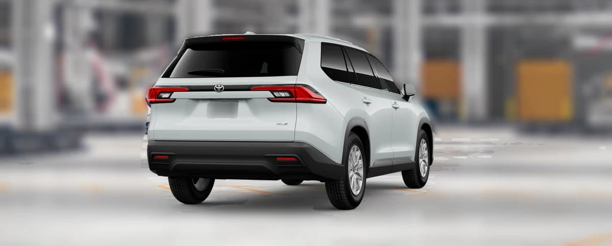 Toyota Grand Highlander LE FWD (Natl) 2026 — side view