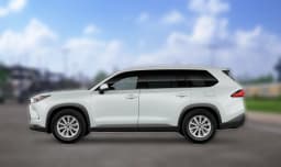 Toyota Grand Highlander LE FWD (Natl) 2026 — side view