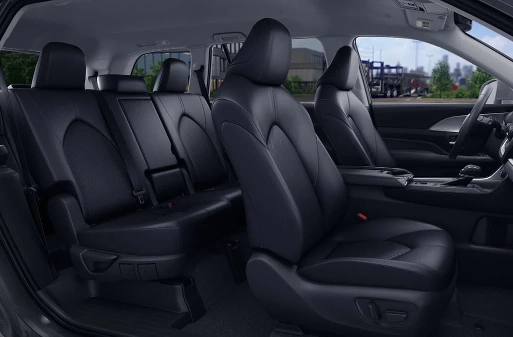 Toyota Grand Highlander XLE AWD (Natl) 2026 — side view
