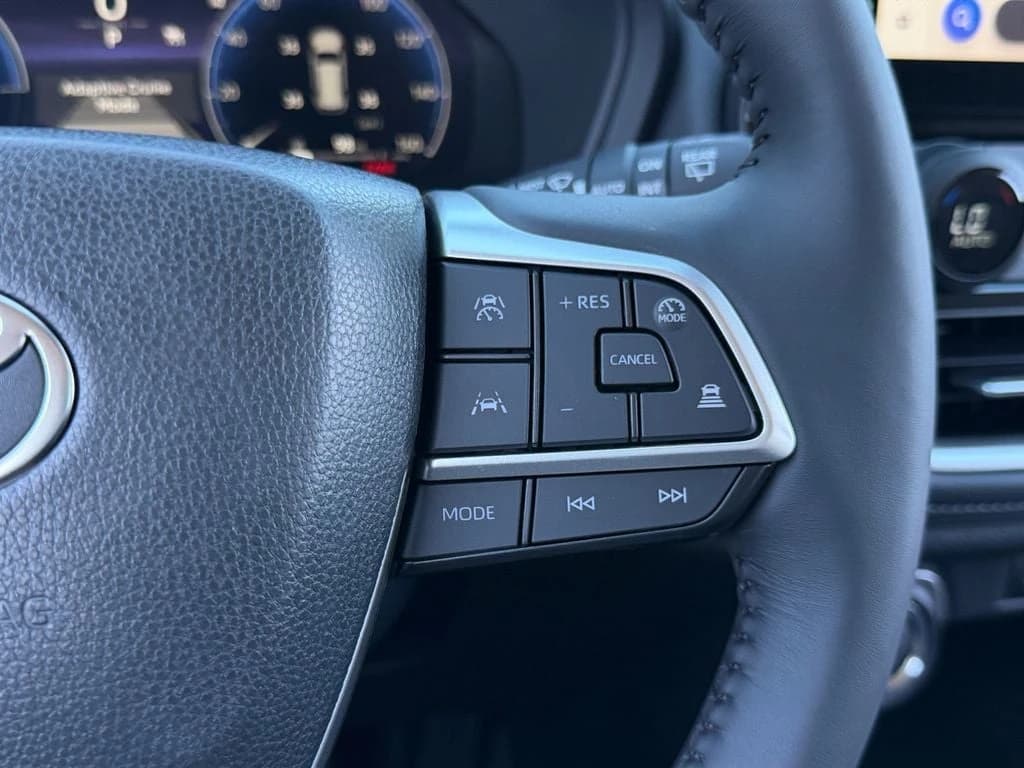 Toyota Grand Highlander Hybrid Limited AWD (Natl) 2026 — side view