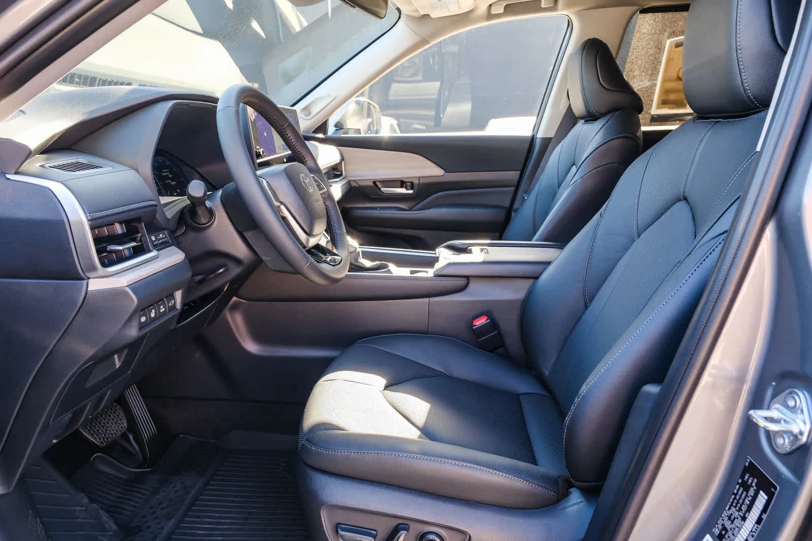 Toyota Grand Highlander Hybrid Limited AWD (Natl) 2026 — side view