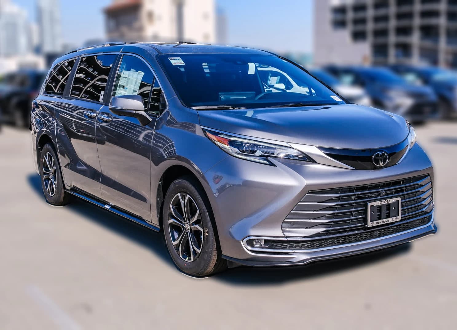 Toyota Sienna Platinum AWD 7-Passenger (Natl) 2026 — side view