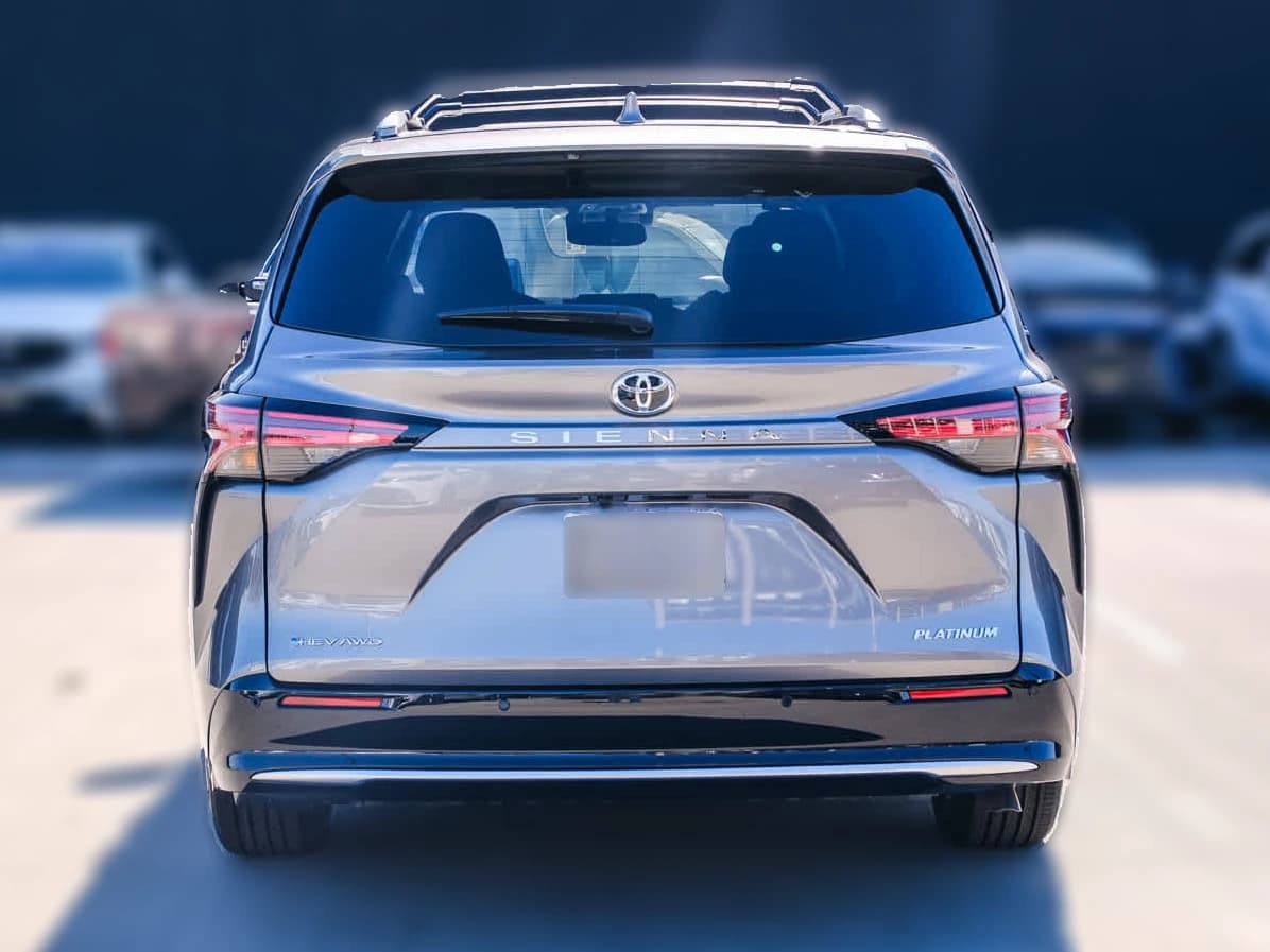 Toyota Sienna Platinum AWD 7-Passenger (Natl) 2026 — side view