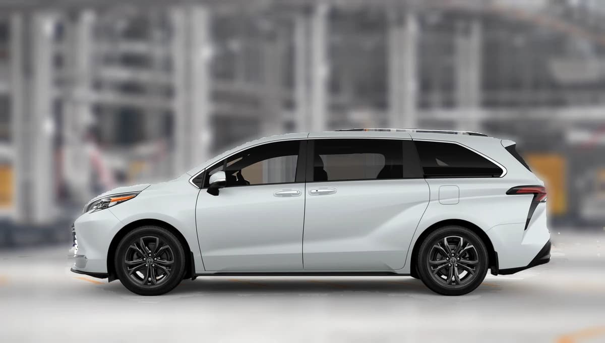 Toyota Sienna Platinum AWD 7-Passenger (Natl) 2026 — side view
