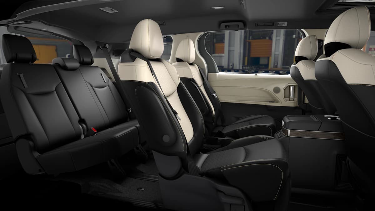 Toyota Sienna Platinum AWD 7-Passenger (Natl) 2026 — side view