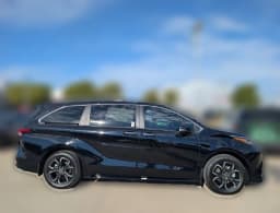Toyota Sienna Platinum AWD 7-Passenger (Natl) 2026 — side view
