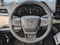 Toyota Sienna Platinum AWD 7-Passenger (Natl) 2026 — side view