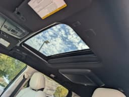 Toyota Sienna Platinum AWD 7-Passenger (Natl) 2026 — side view